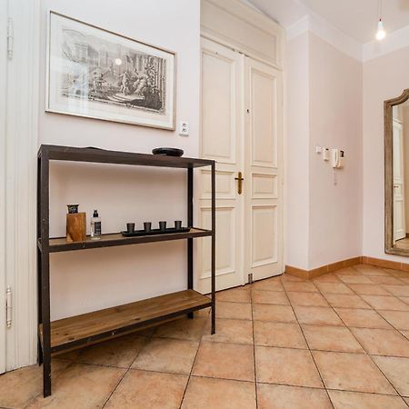 Large And Modern Apartment In The Heart Of Prag Exterior foto