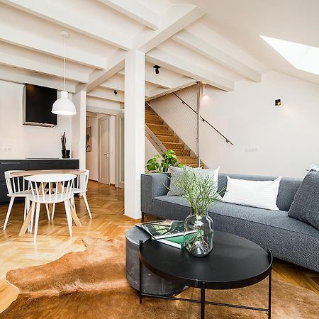 Large And Modern Apartment In The Heart Of Prag Exterior foto