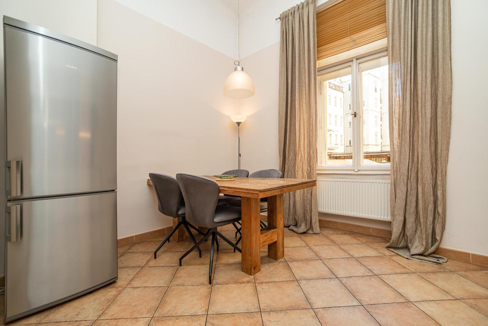 Large And Modern Apartment In The Heart Of Prag Exterior foto