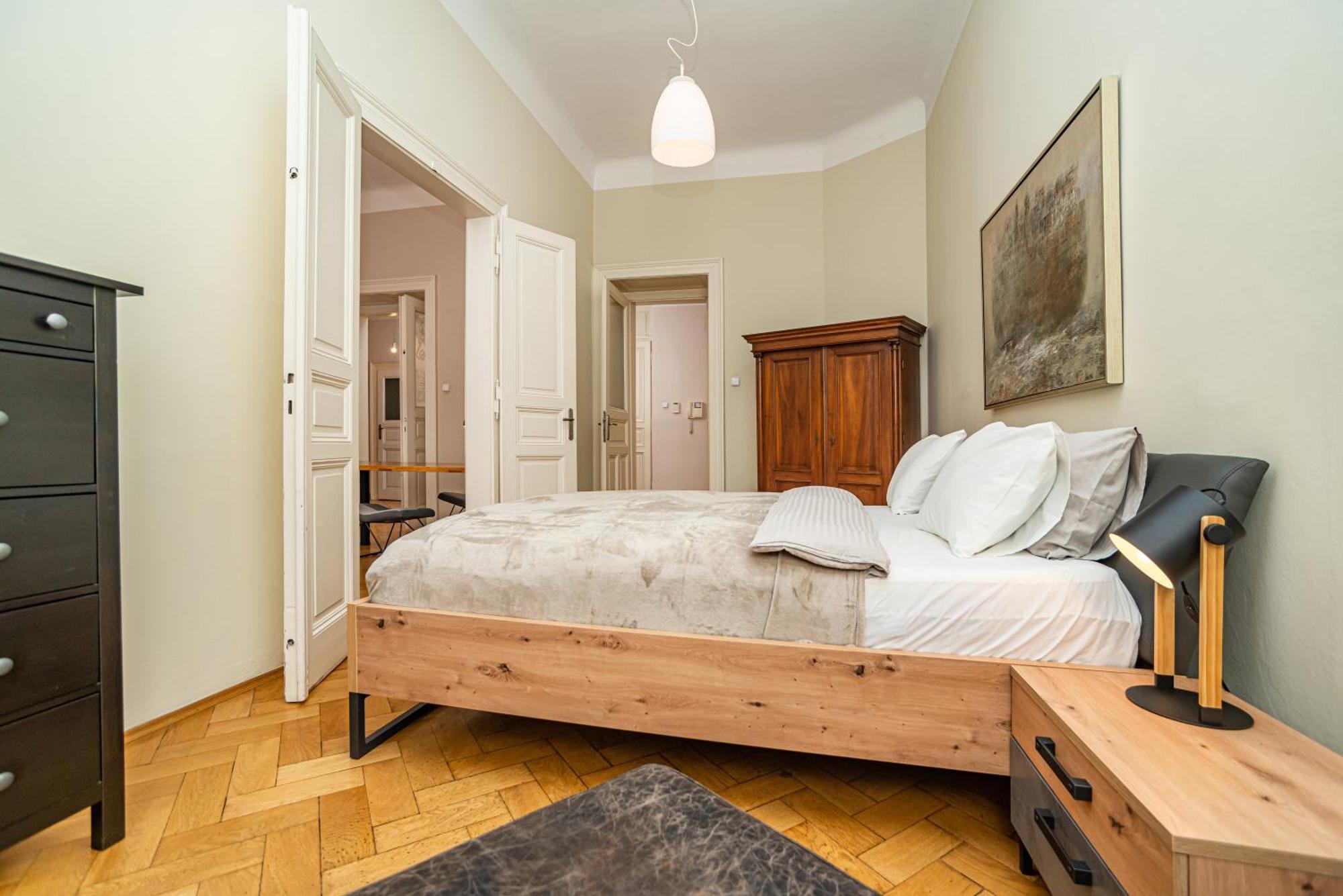 Large And Modern Apartment In The Heart Of Prag Exterior foto