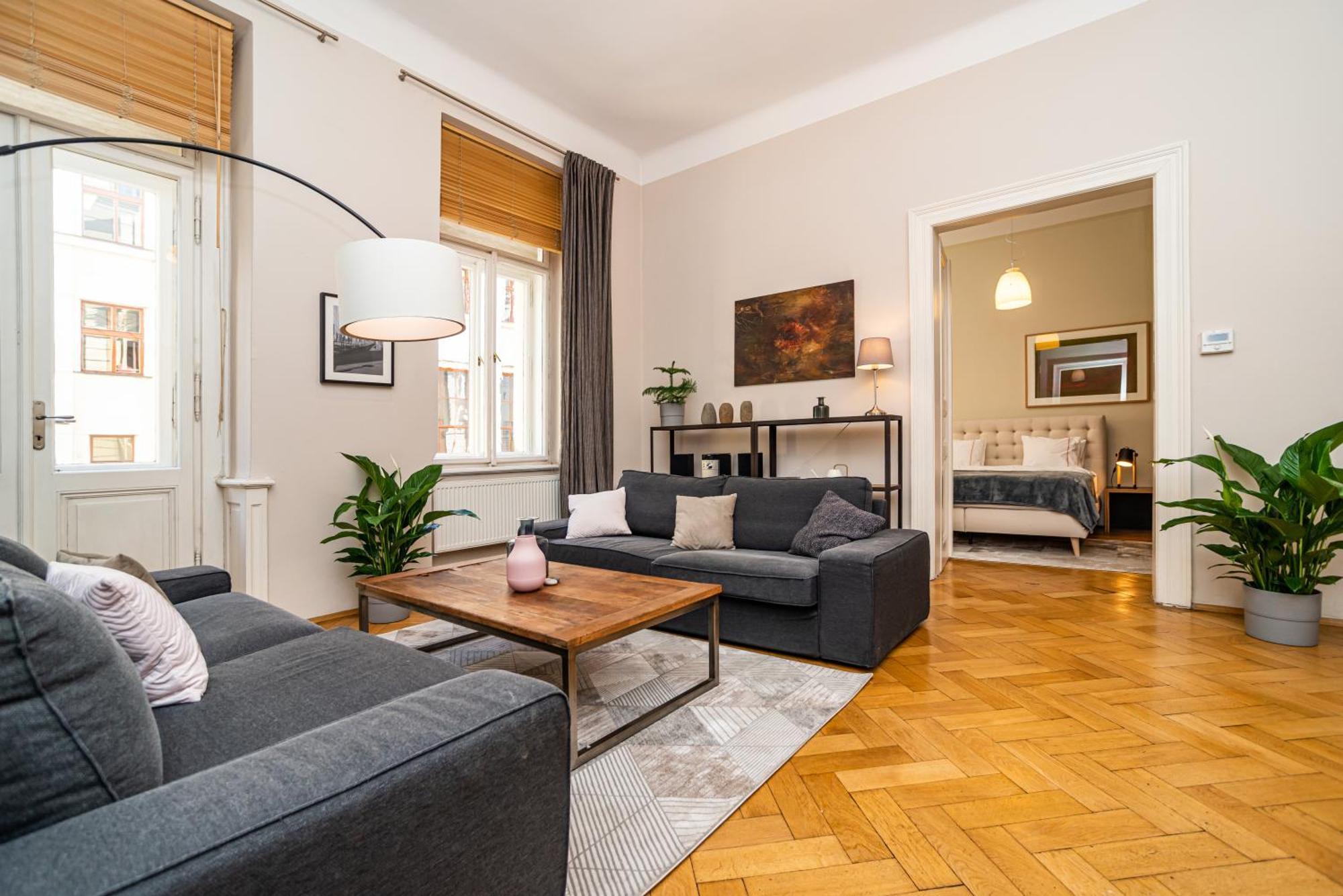 Large And Modern Apartment In The Heart Of Prag Exterior foto