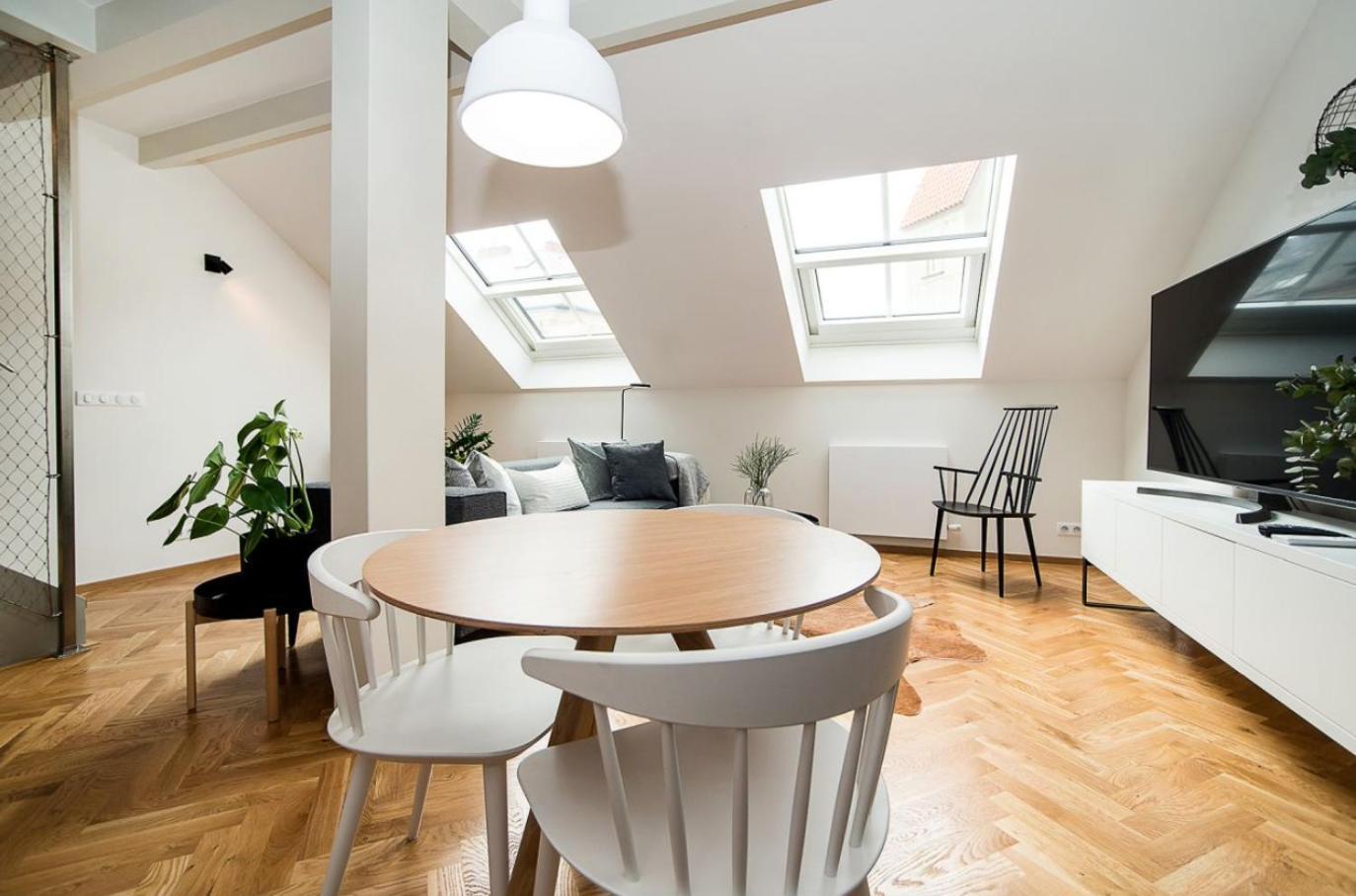 Large And Modern Apartment In The Heart Of Prag Exterior foto