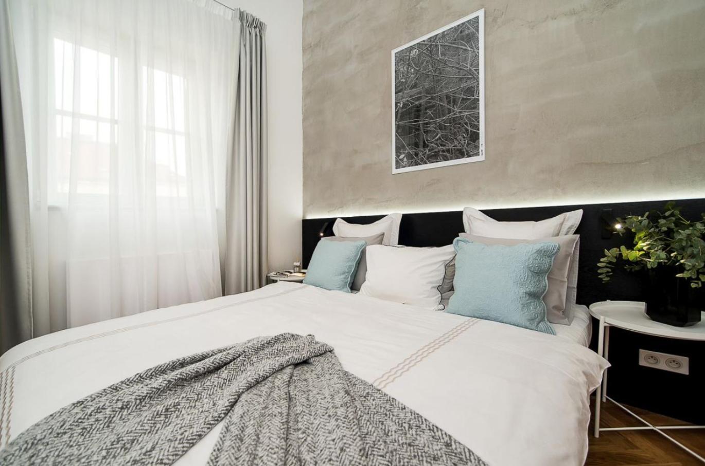 Large And Modern Apartment In The Heart Of Prag Exterior foto