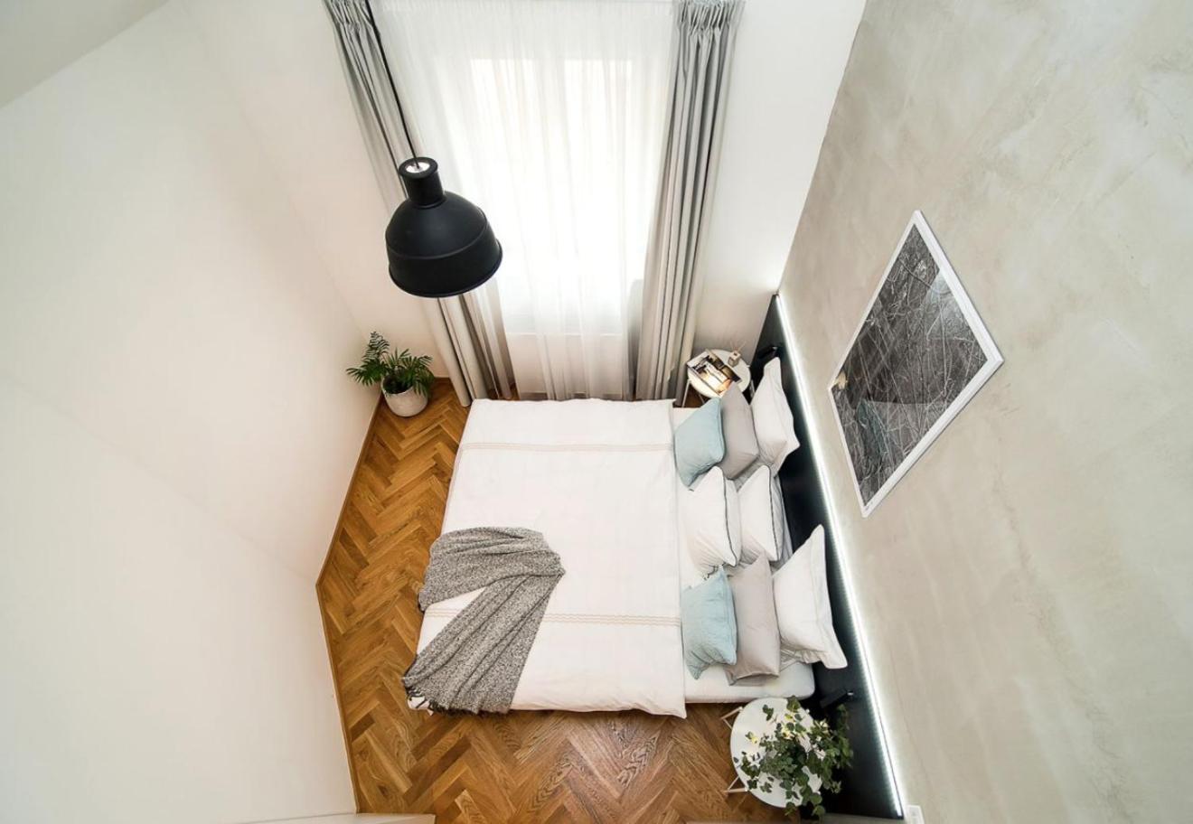 Large And Modern Apartment In The Heart Of Prag Exterior foto