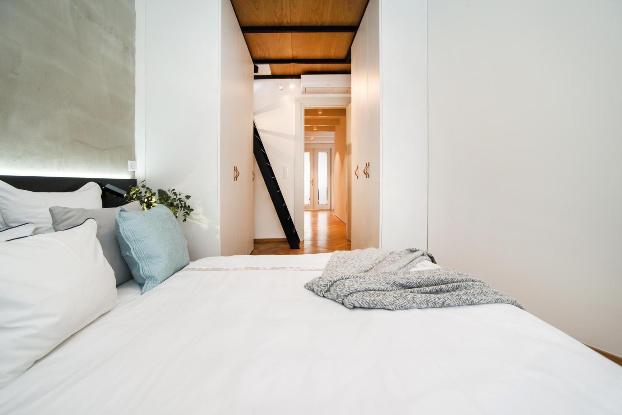 Large And Modern Apartment In The Heart Of Prag Exterior foto