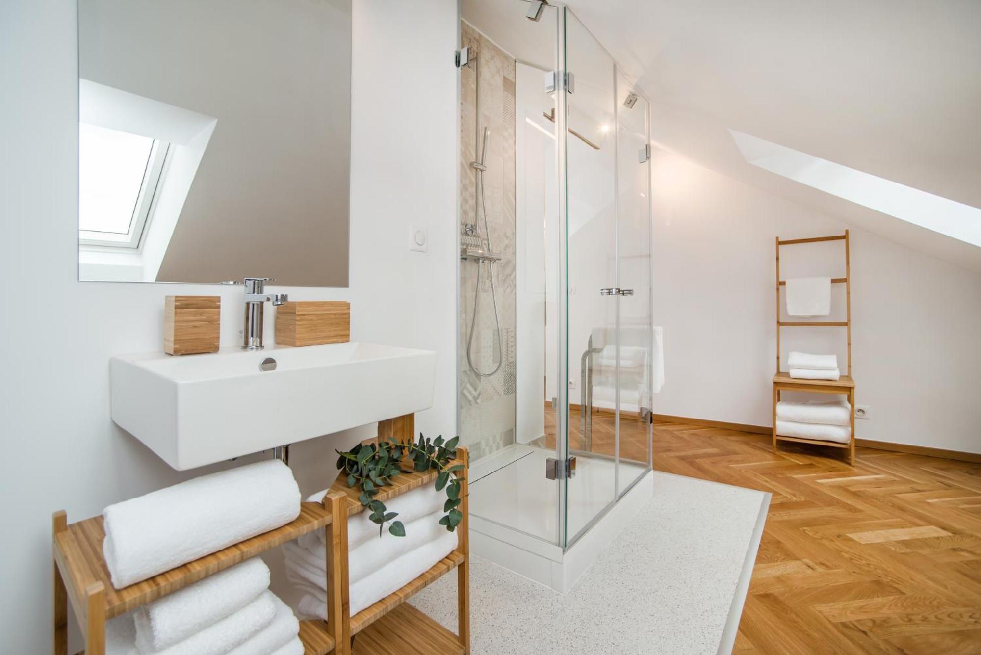 Large And Modern Apartment In The Heart Of Prag Exterior foto