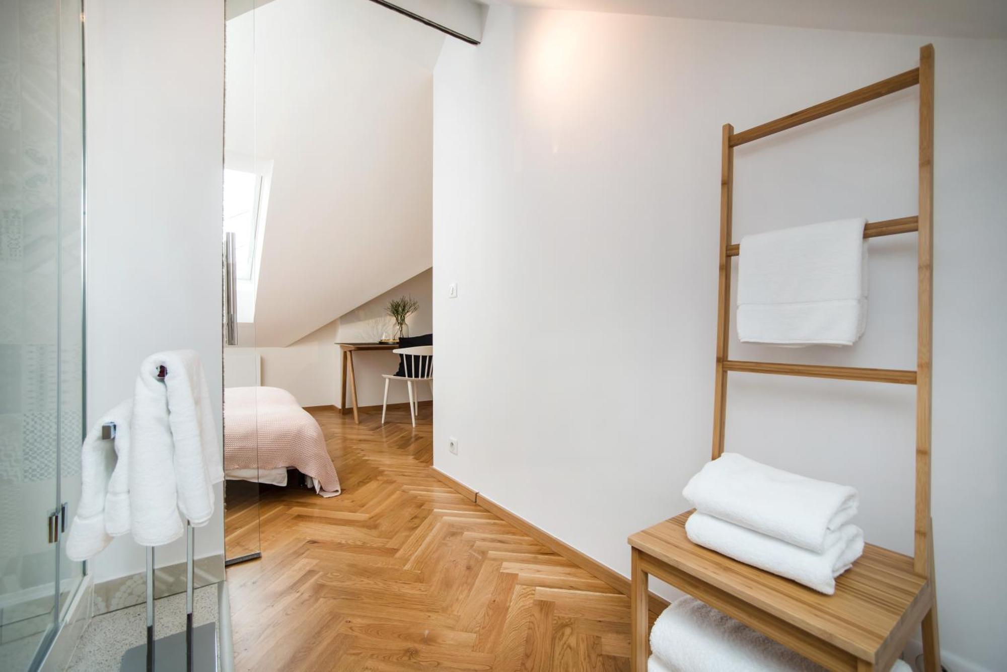 Large And Modern Apartment In The Heart Of Prag Exterior foto
