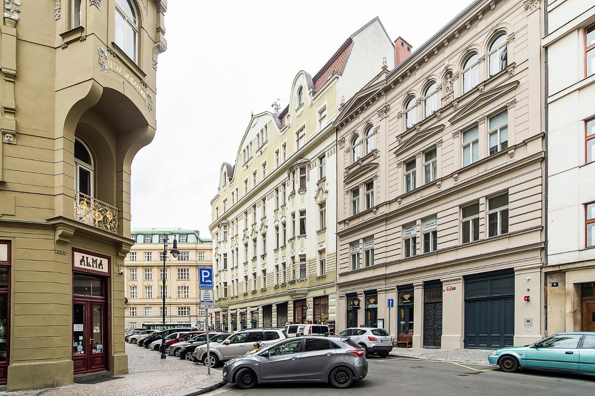 Large And Modern Apartment In The Heart Of Prag Exterior foto